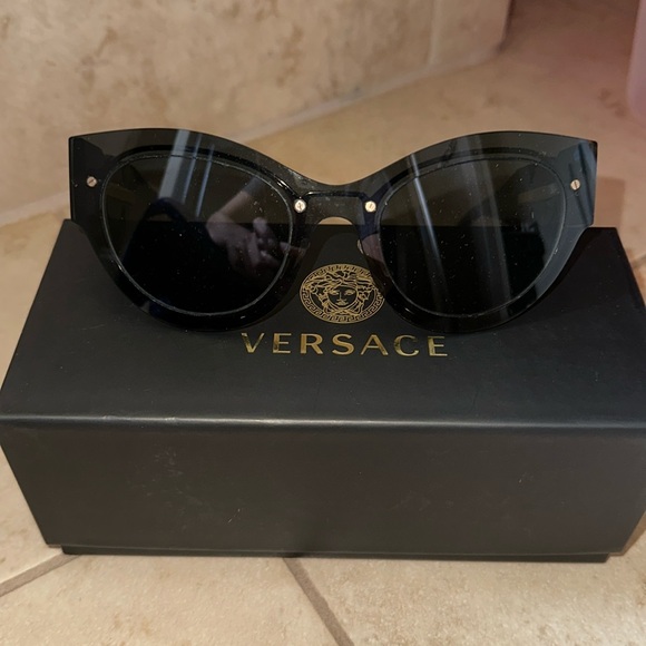 Versace Sunglasses - Picture 4 of 7